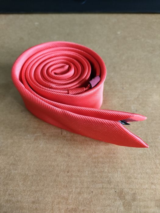 Krawat wąski czerwony