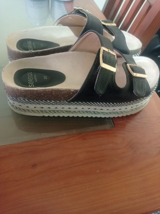 Vendos sandálias numero 38