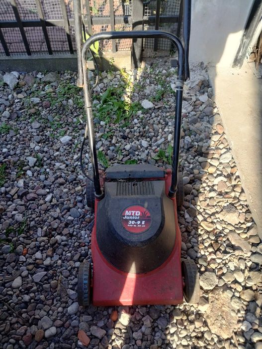 ~Kosiarka elektryczna~