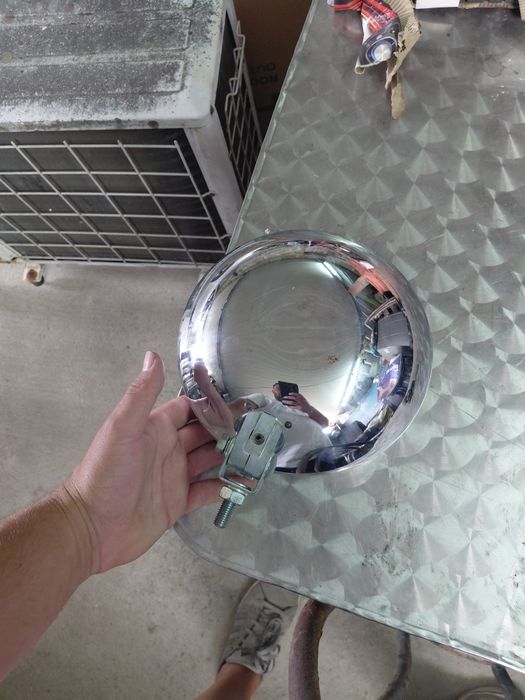 Farol com aro cromado