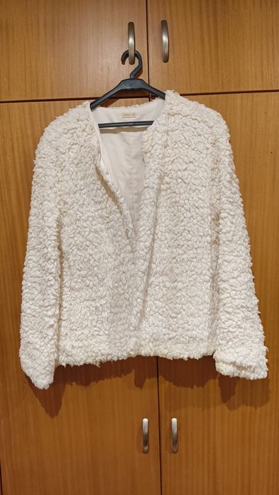 Casaco branco de pêlo