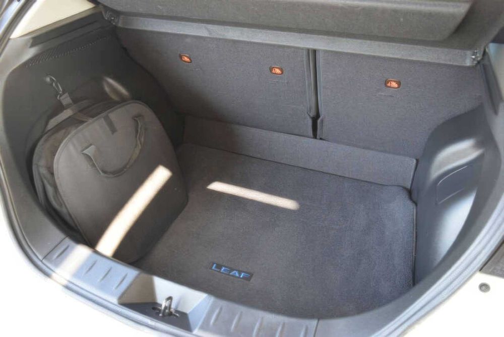 Nissan LEAF SV      2019