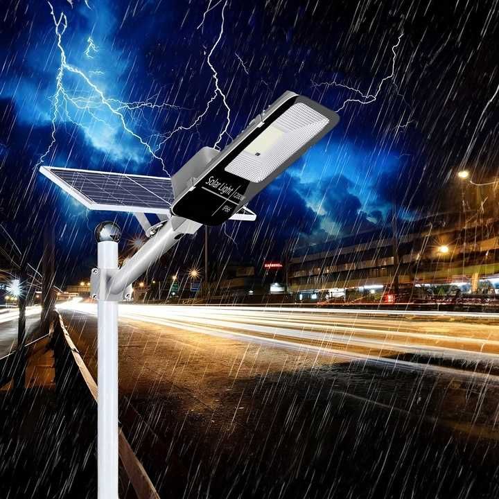 "Lampa Solarna LED 1200W z Pilotem: Ulica w Świetle"