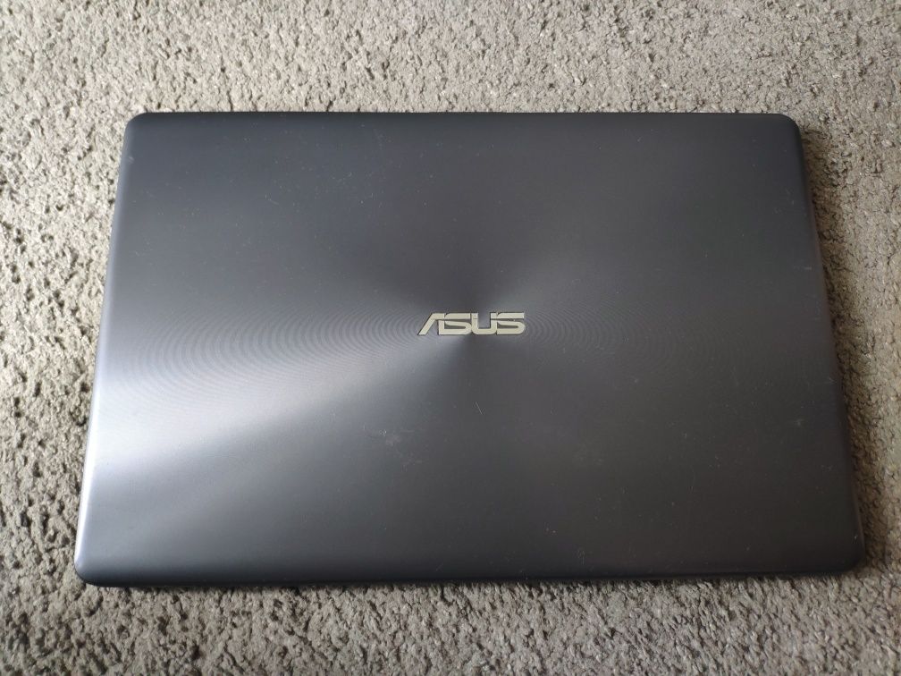 Ноутбук Asus x542u
