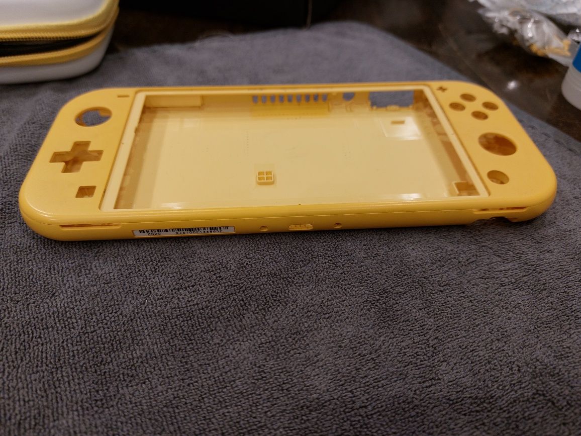 Shell original Nintendo Switch Lite Amarela