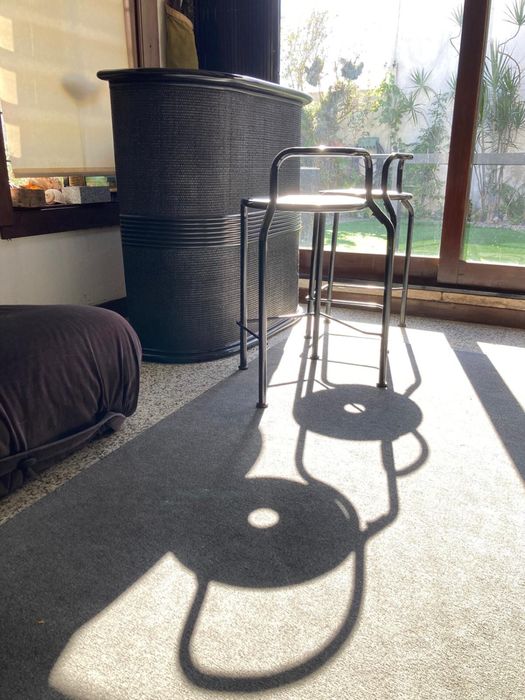 BAR/ Garrafeira: VINTAGE em madeira  +2 cadeiras de bar em metal [1980