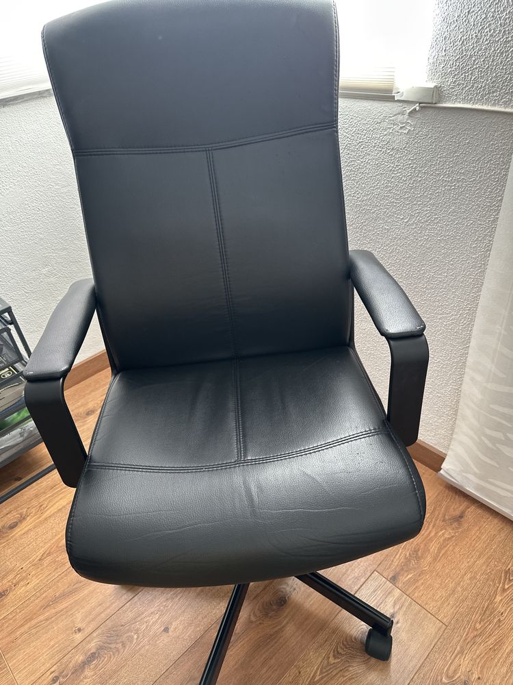 Cadeira de escritorio Ikea com rodas