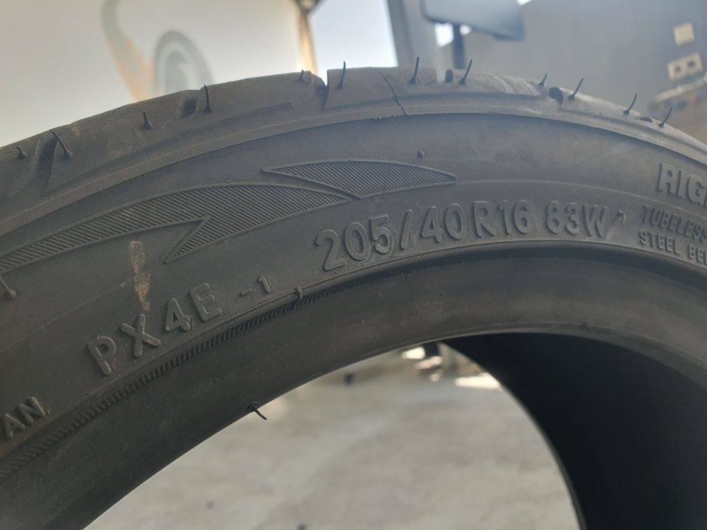 Pneus 205-40r16 Toyo como novos