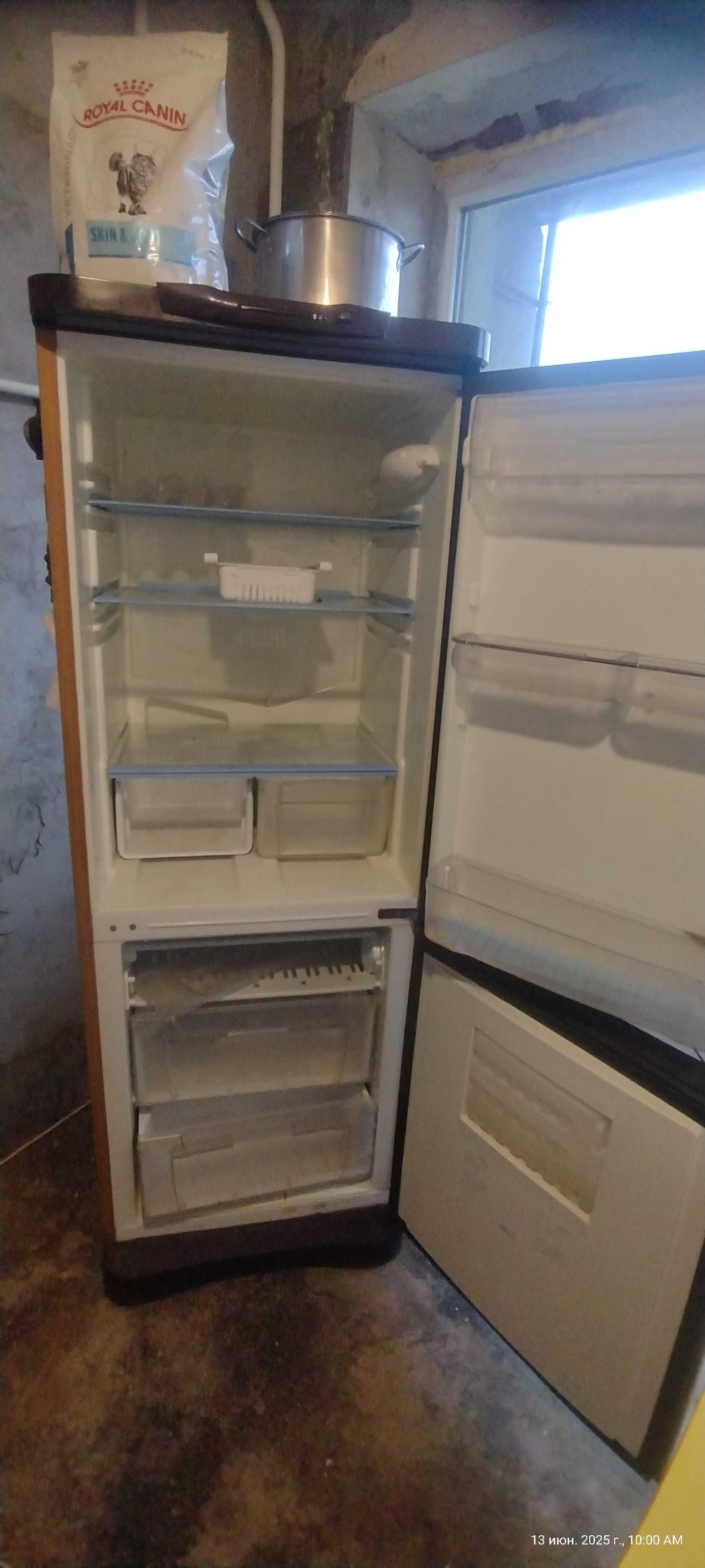 Холодильник Indesit C 132 G 017 , цвет под дерево