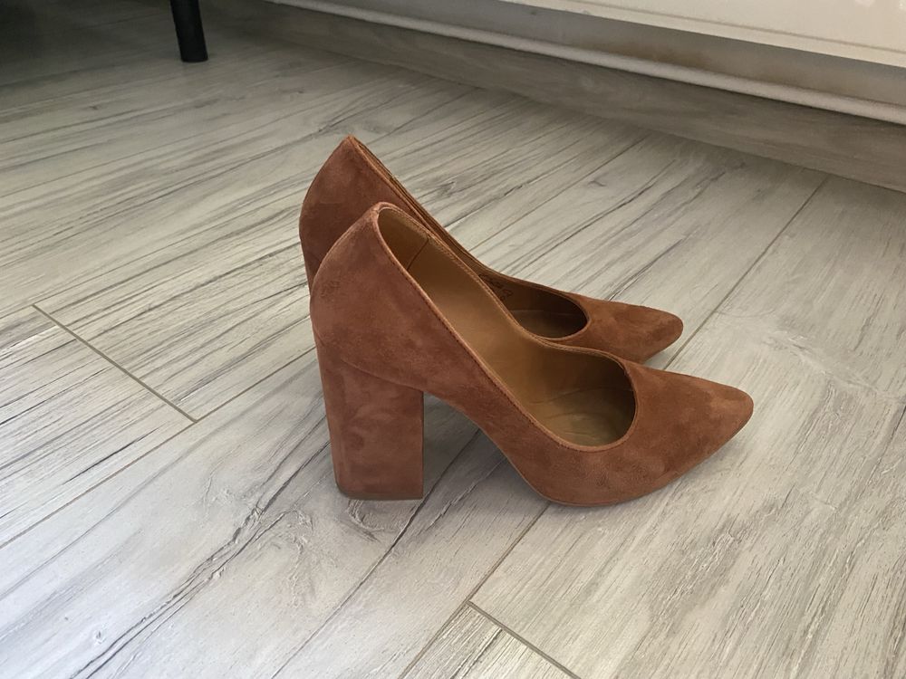 Buty na obcasie ryłko