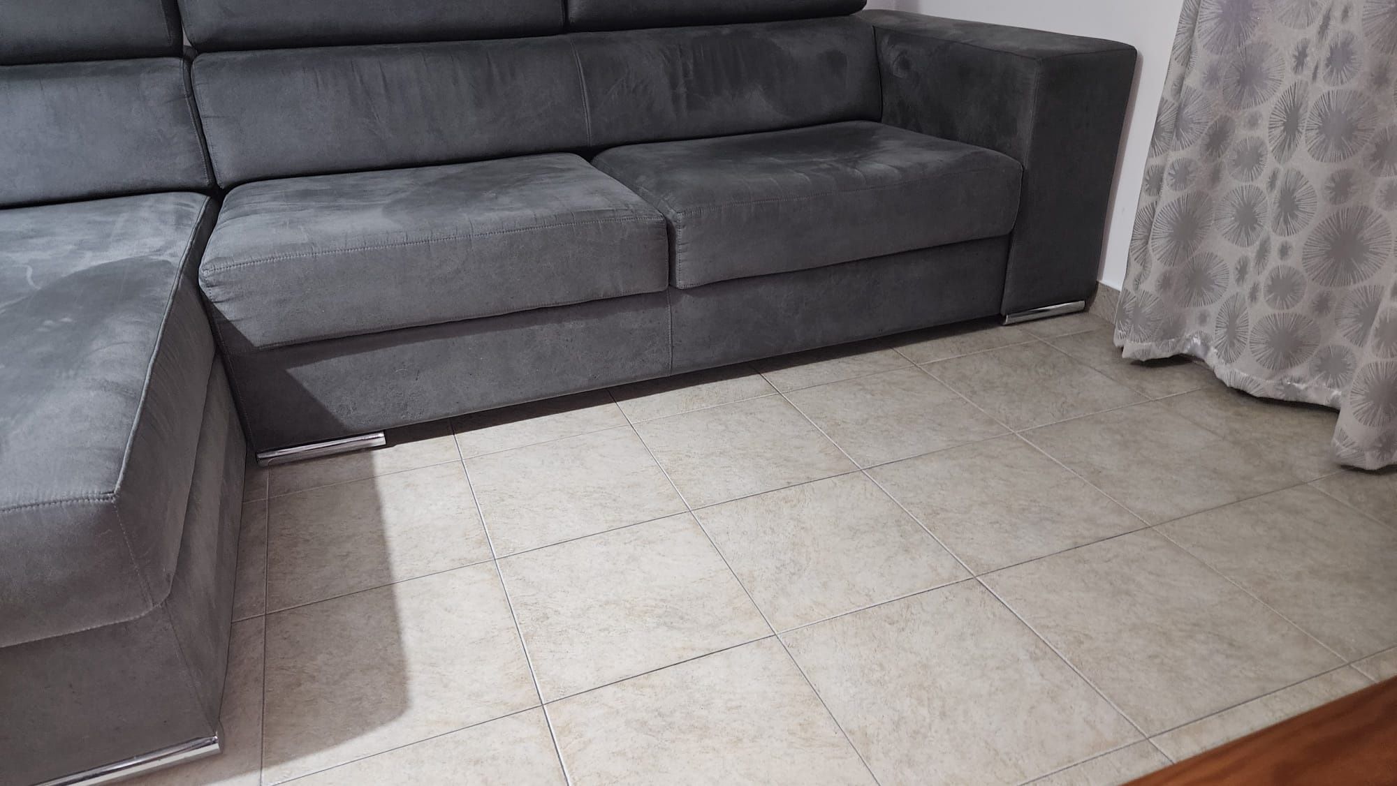 Sofá com chaise longue