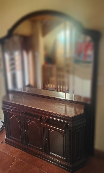 Móvel Aparador com Espelho