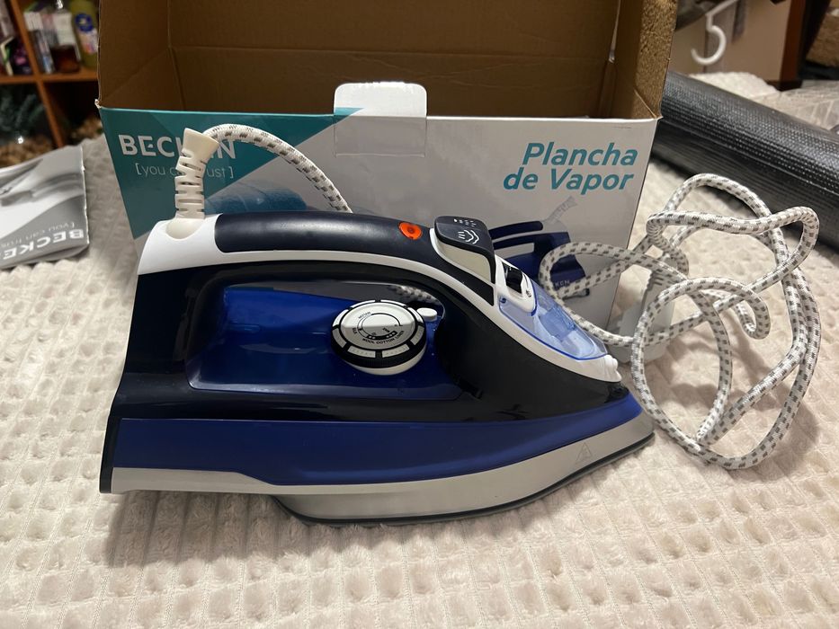 Ferro de passar roupa NOVO nunca usado, na caixa!