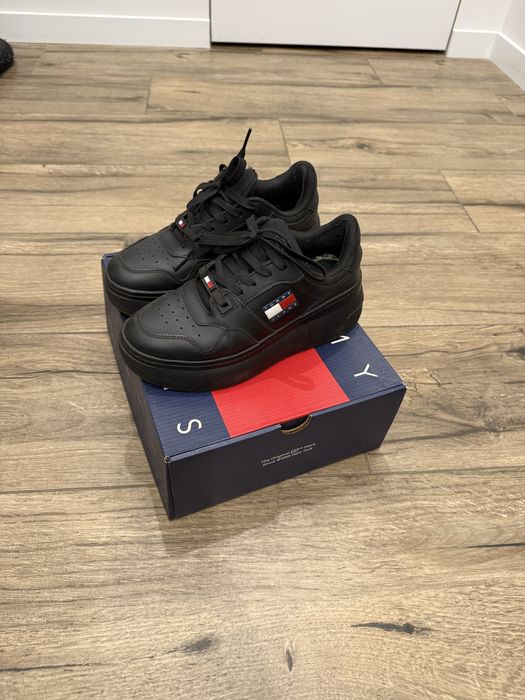 Продам кеди Tommy Hilfiger