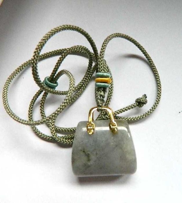 Labradoryt - kamień transformacji, wisiorek torebka