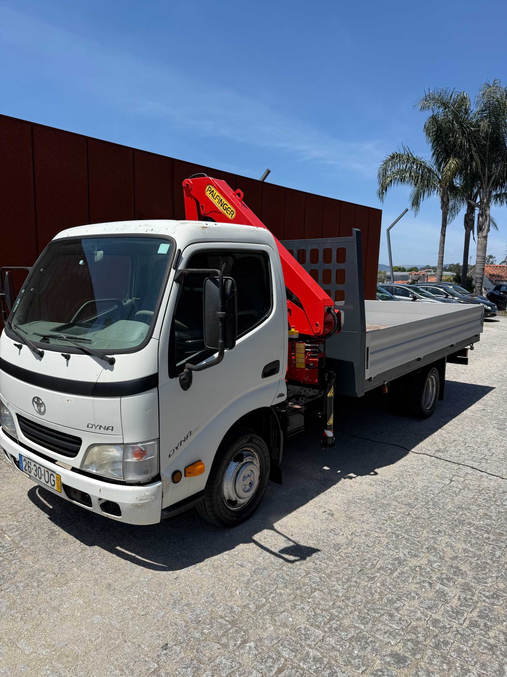 Carrinha Toyota dyna com grua palfinger