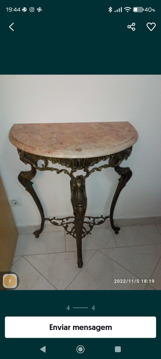 Mesa rústica ferro fundido trabalhado e tampo em mármore rosa