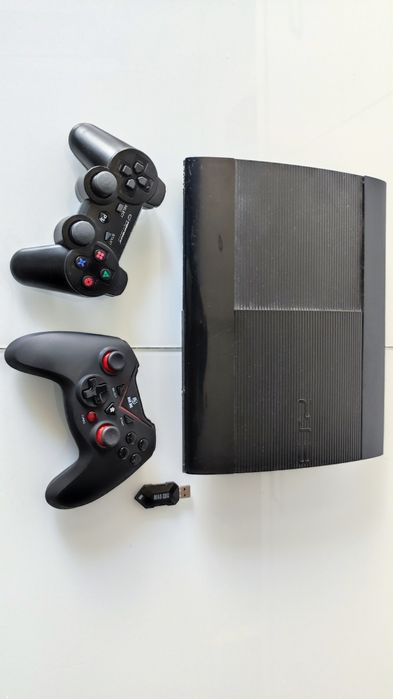 PlayStation 3 super slim 500gb 2x pad Hen