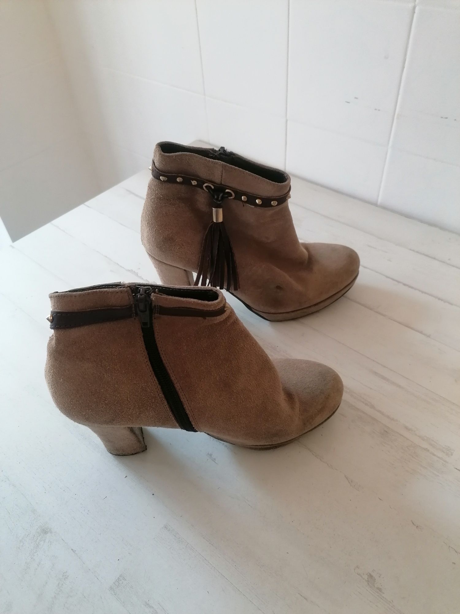 Sapatos de Tacão Botas Botins Inverno em Camurça - Tamanho 36