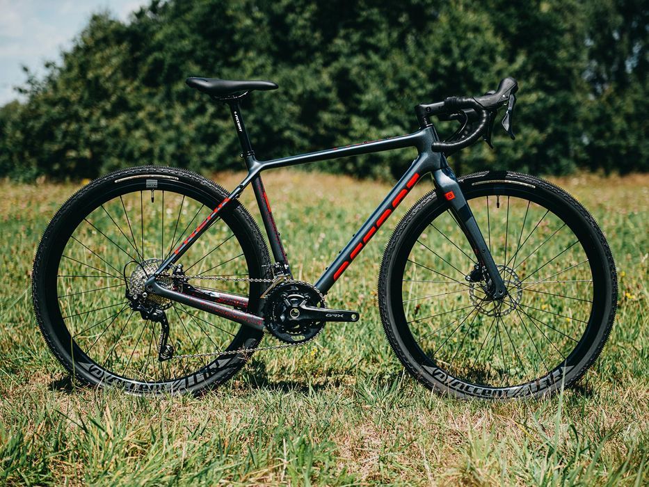 Rower gravel ACCENT FREAK CARBON GRX szaro-czerwony, rozmiary