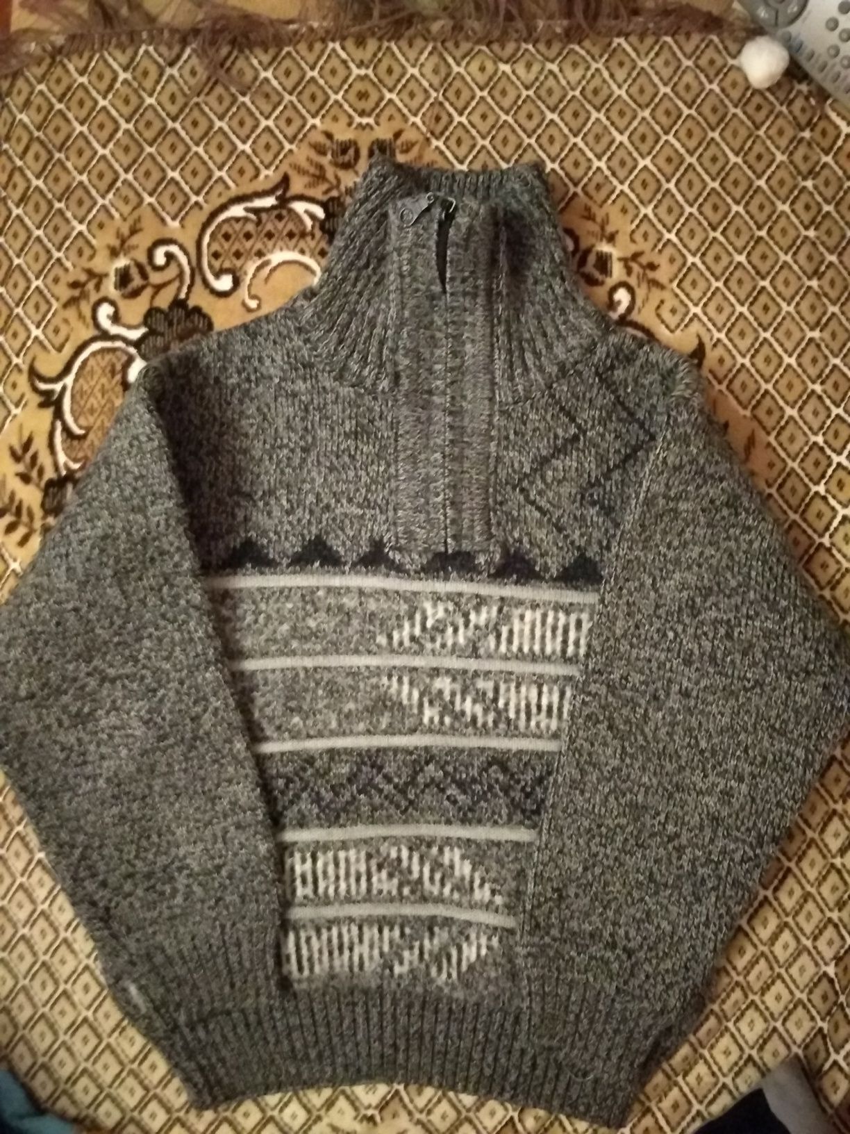 Теплый детский свитер