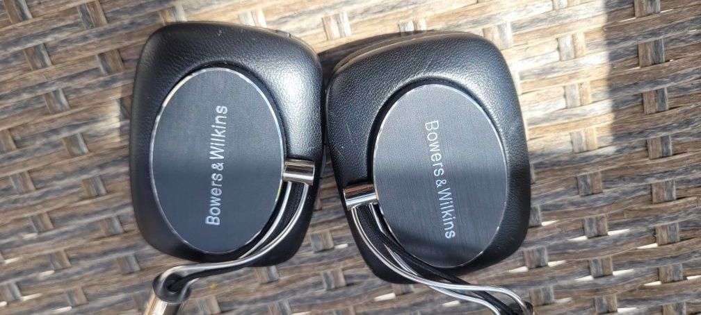 Bowers &Wilkins P 5
