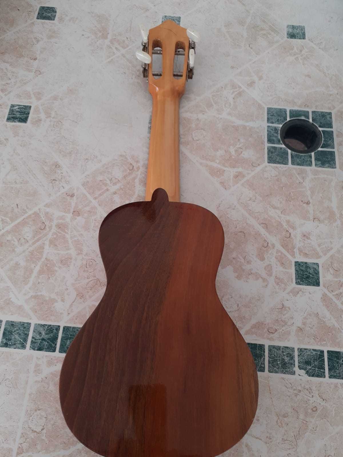 Cavaquinho (com capa protectora)