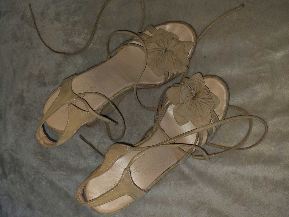 2€ Sapatos Senhora Nº38 - Em excelente estado!