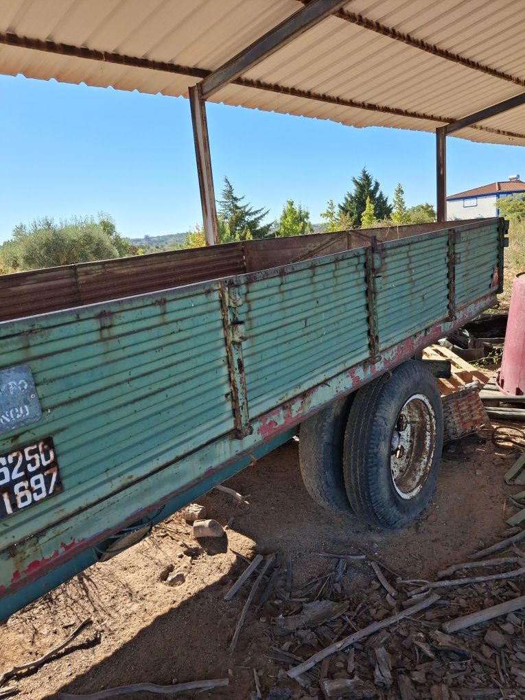 Vende-se Reboque Agrícola