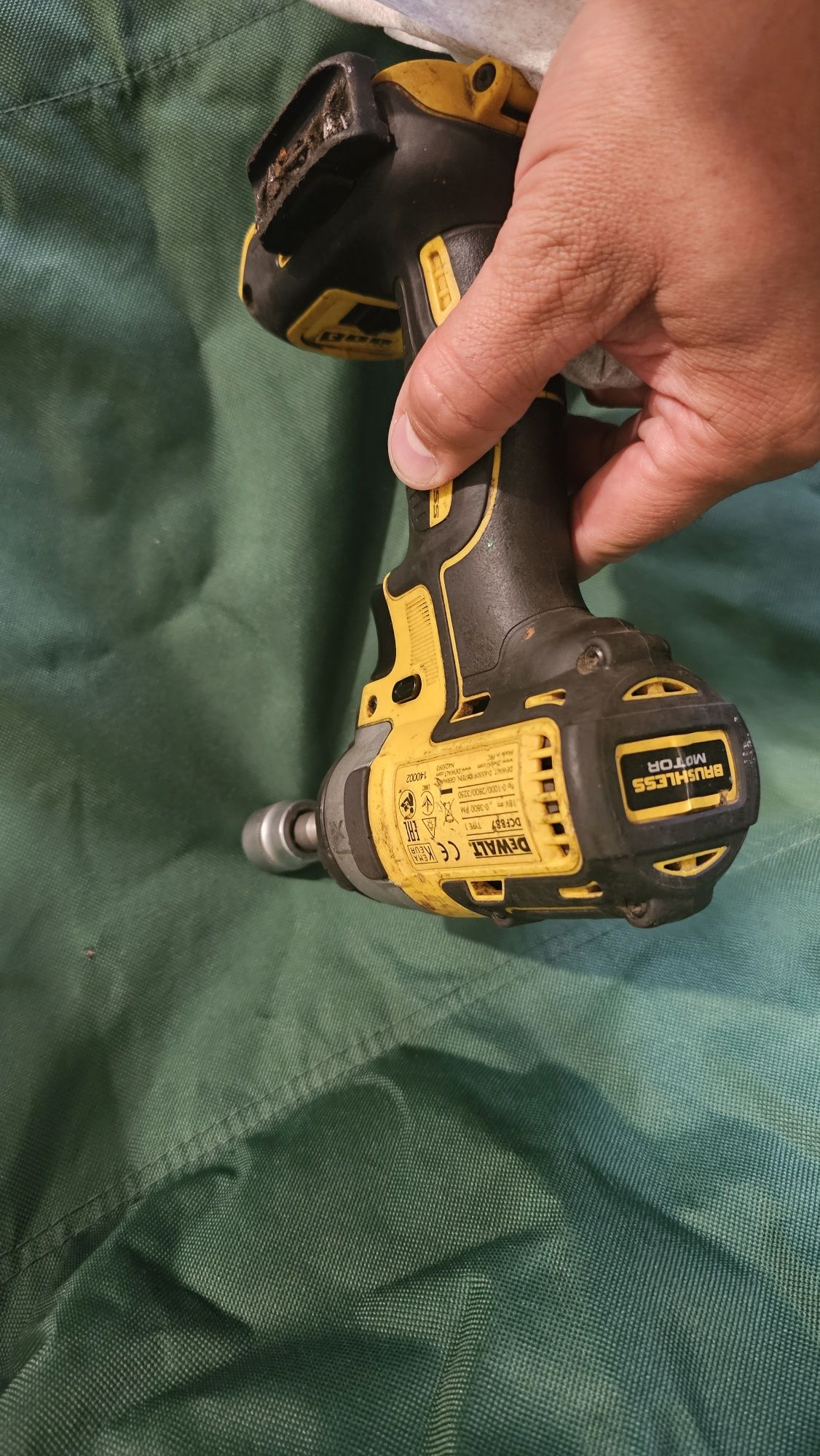 Zakretarka wkrętarka DeWalt DCF887