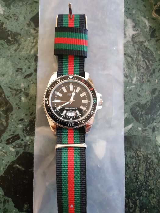 Часы кварцевые  GUCCI