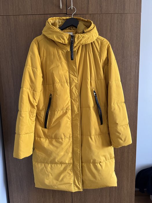 Зимова жіноча куртка