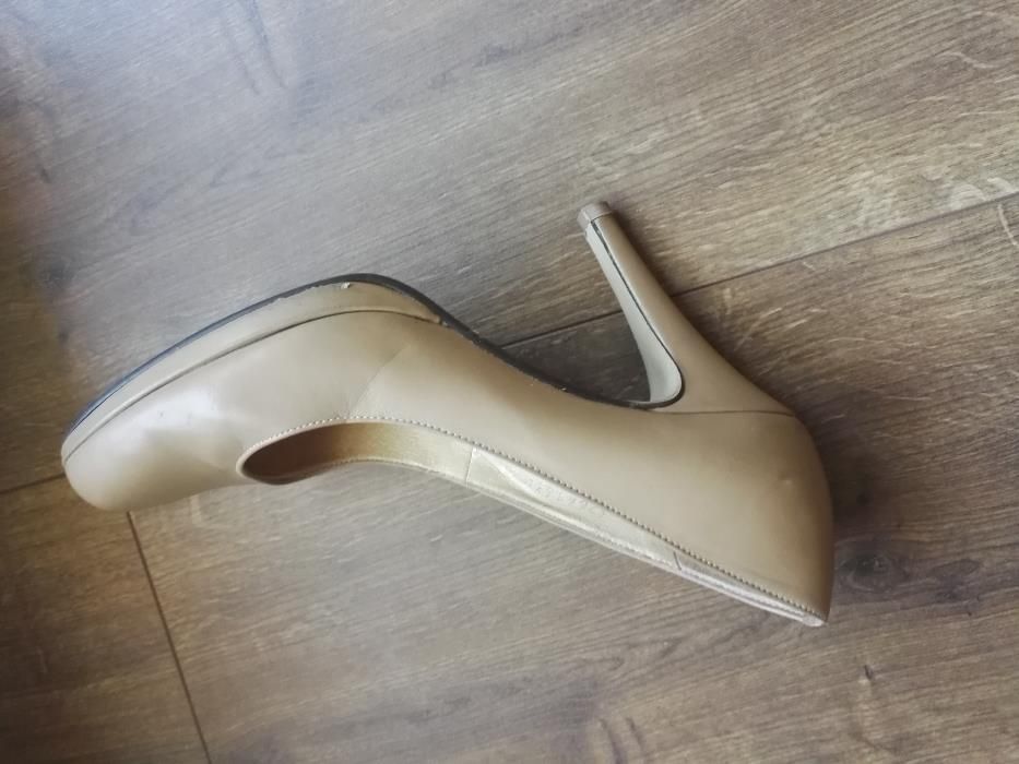 Bezowe szpilki rozmiar 37