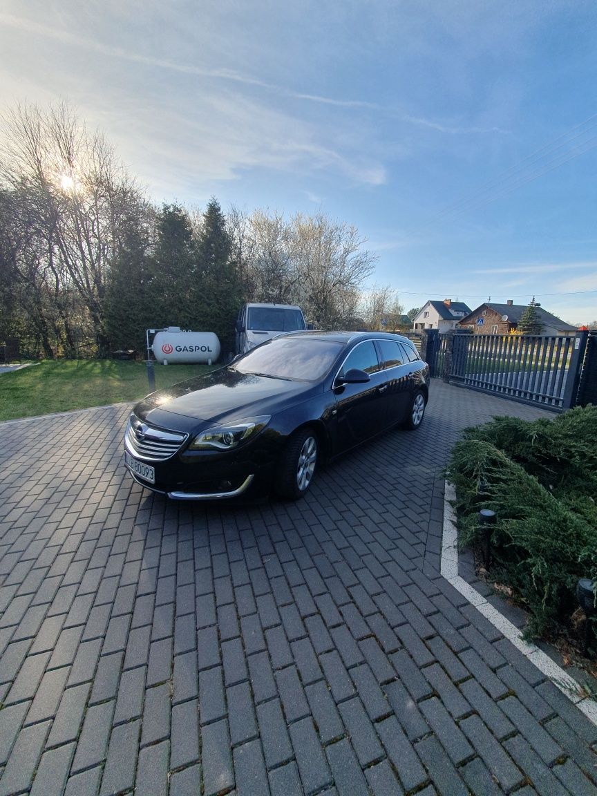 Opel Insignia. 2.0 2015. Gotowa w przyjemne trasy!
