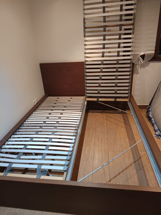 Vendo Cama de Casal + 2 caixas de arrumação.Tudo bem conservado.