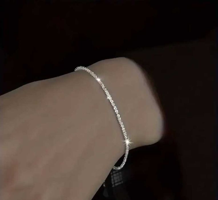 Жіночий срібний браслет з блиском