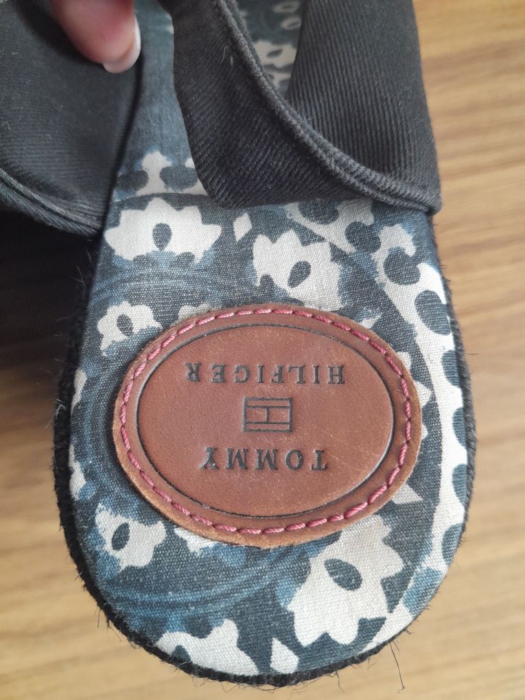 Buty na koturnie Tommy Hilfiger