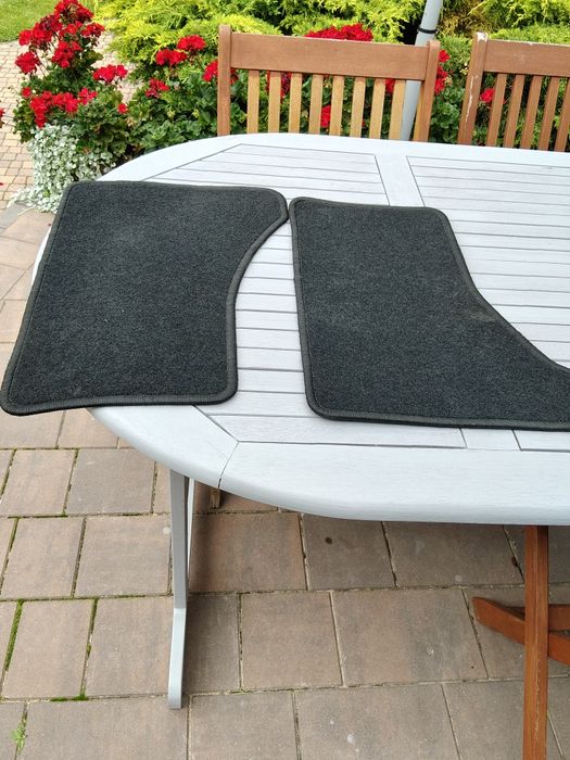 Sprzedam dywaniki samochodowe welurowe