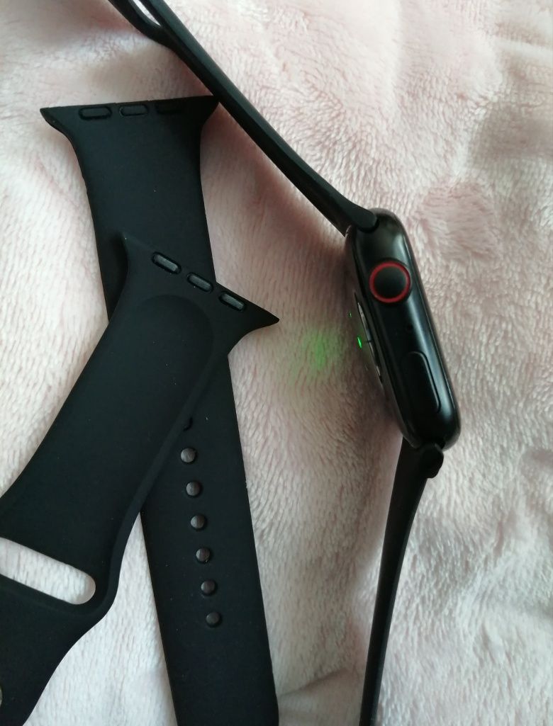 Sprzedam zegarek Apple Watch Series 7 45mm z GPS
Apple Watch Series 7