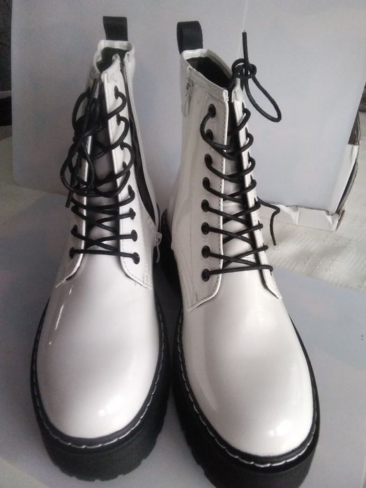 Nowe trapery lakierowane Casu, rozm. 41,Bydgoszcz Śródmieście