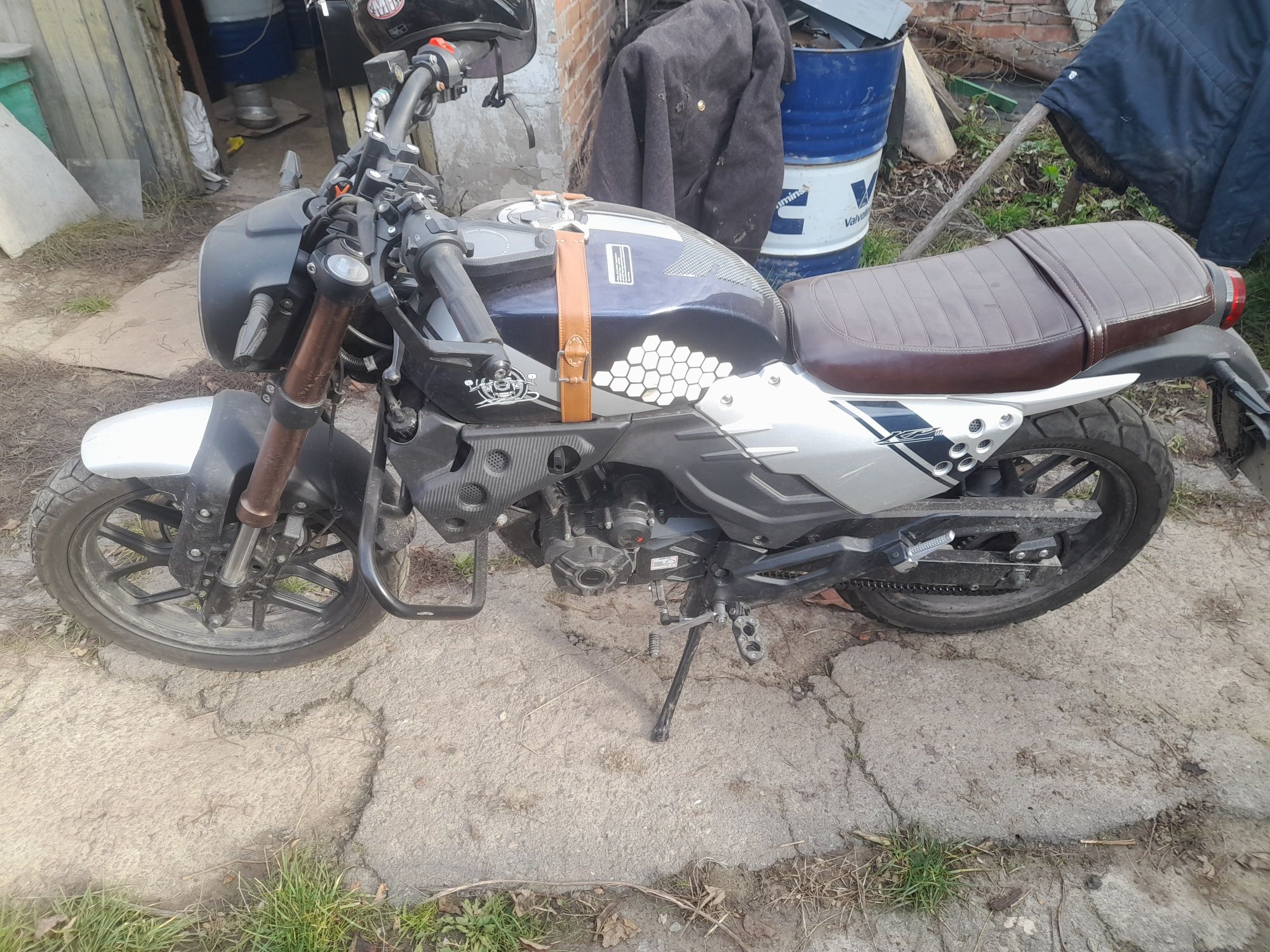 Продам гарний мотоцикл LIFAN 200
