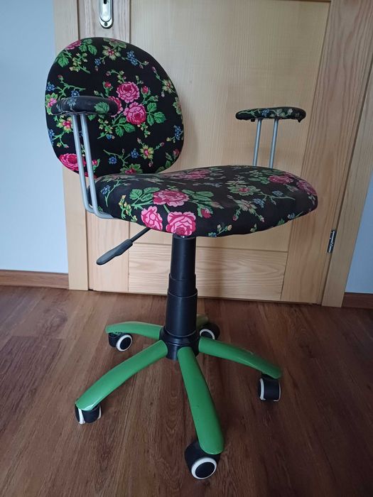 Krzeslo obrotowe z kółkami