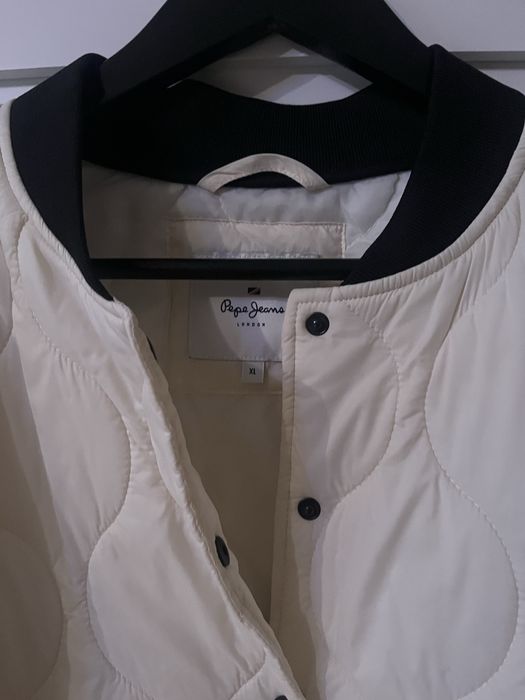 Бомбер жіночий легкий