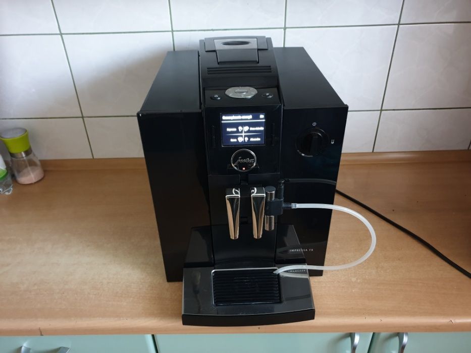 Ekspress Jura F8 - 3048 kaw - 6 mies gwar
