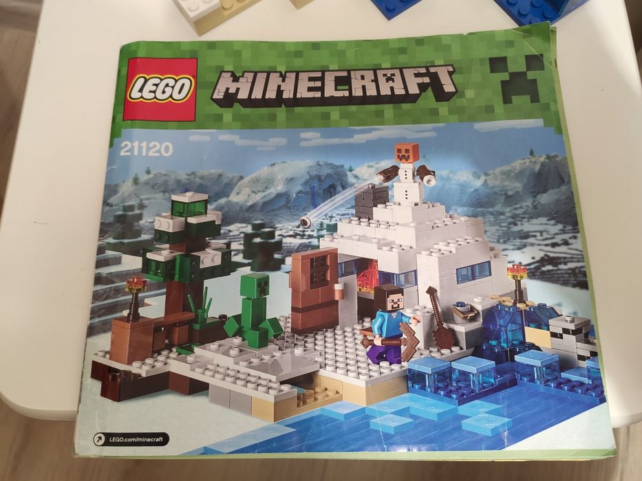 Klocki LEGO Minecraft 21120 Śnieżna kryjówka kompletne