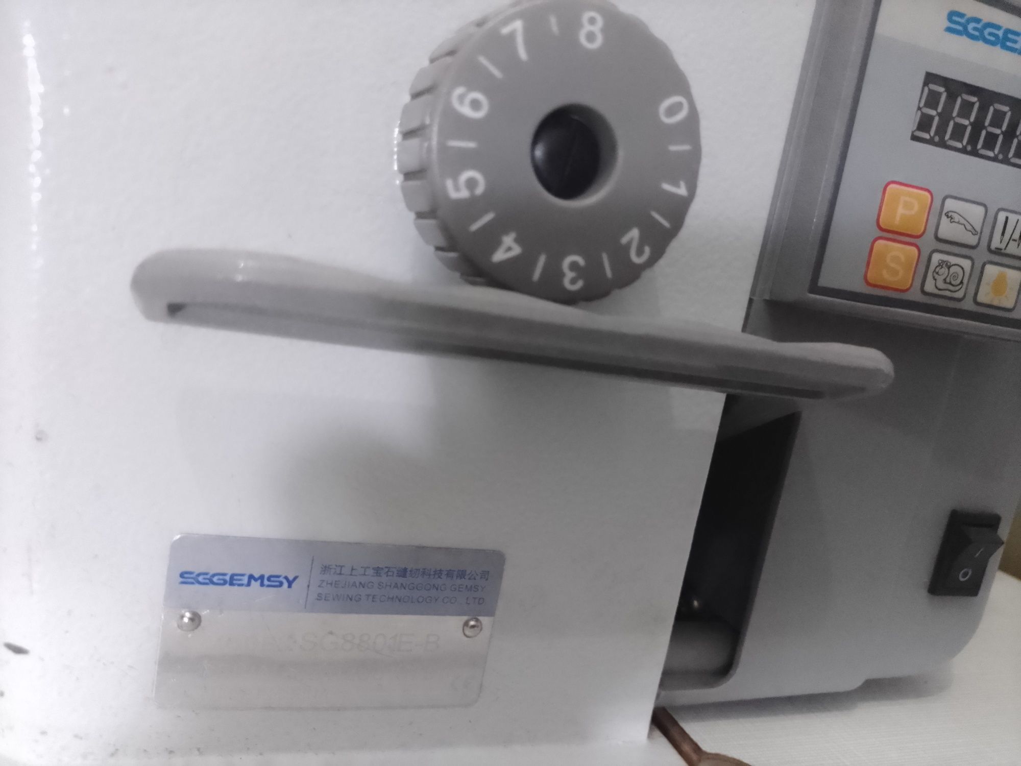 Продам промышленную швейную машинку