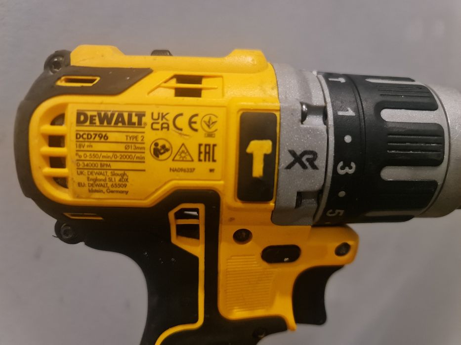Продам безщітковий акумуляторний  шуруповерт DeWalt DCD796