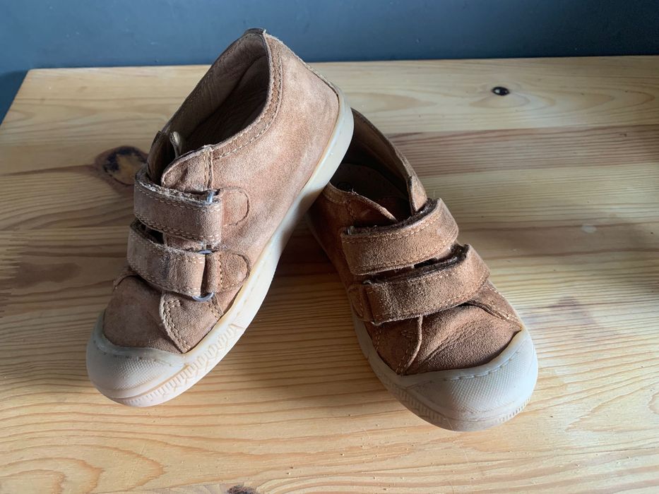 Sneakersy skórzane Zamsz  na rzepy Lasocki 26