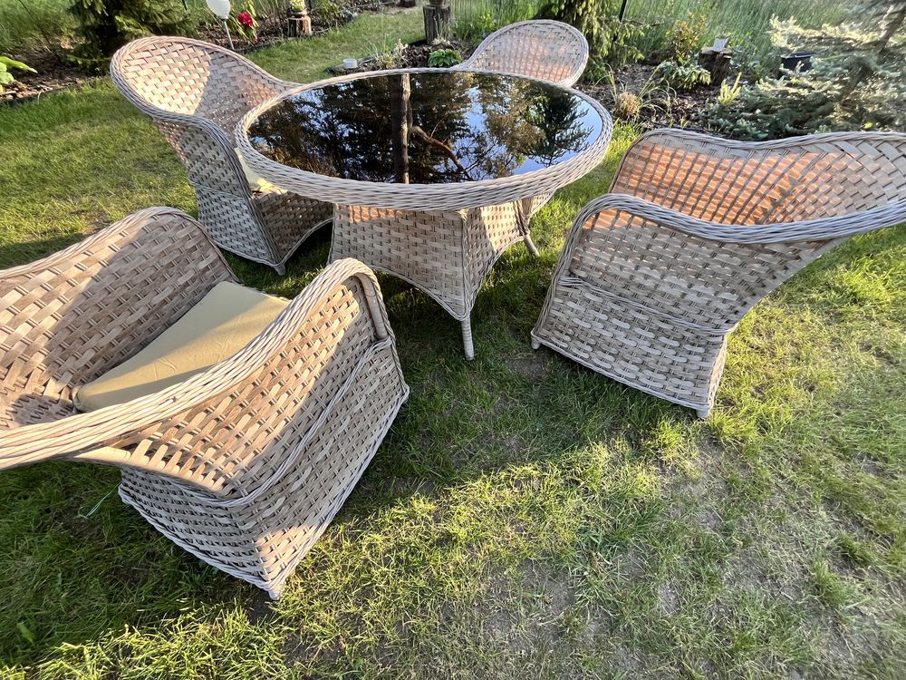 Komplet ogrodowy technoratan. 4 fotele + okragly stół