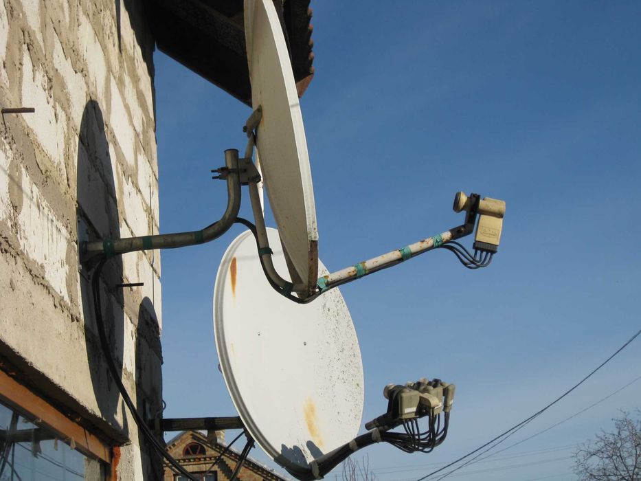 Спутнікові антени і тюнери